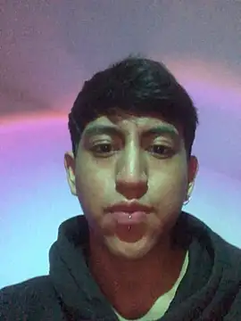 modelo180 online show from December 25, 2024, 9:11 pm