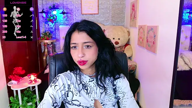 Snapshot of REDHOTTER_ chatting on September 26, 2025, 8:02 pm REDHOTTER online show from September 26, 2025, 8:02 pm