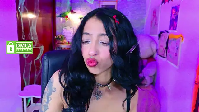 Snapshot of REDHOTTER_ chatting on October 7, 2025, 8:06 pm REDHOTTER online show from October 7, 2025, 8:06 pm