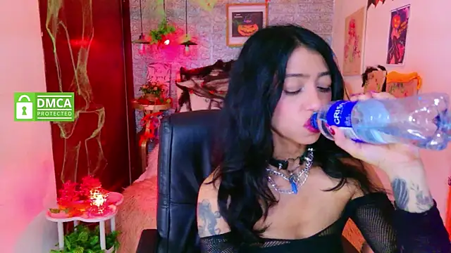 Snapshot of REDHOTTER_ chatting on October 8, 2025, 7:55 pm REDHOTTER online show from October 8, 2025, 7:55 pm