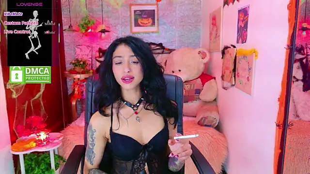 Snapshot of REDHOTTER_ chatting on October 9, 2025, 7:45 pm REDHOTTER online show from October 9, 2025, 7:45 pm