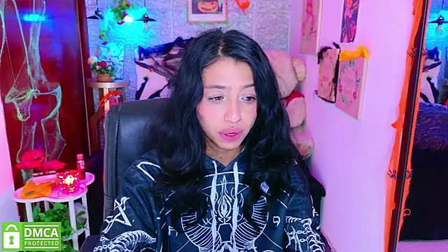 Snapshot of REDHOTTER_ chatting on October 15, 2025, 7:47 pm REDHOTTER online show from October 15, 2025, 7:47 pm