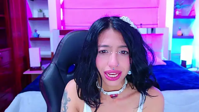 Snapshot of REDHOTTER_ chatting on October 17, 2025, 12:52 pm REDHOTTER online show from October 17, 2025, 12:52 pm