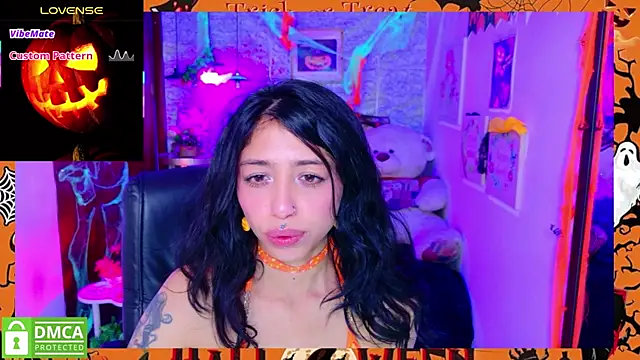 Snapshot of REDHOTTER_ chatting on October 31, 2025, 7:59 pm REDHOTTER online show from October 31, 2025, 7:59 pm