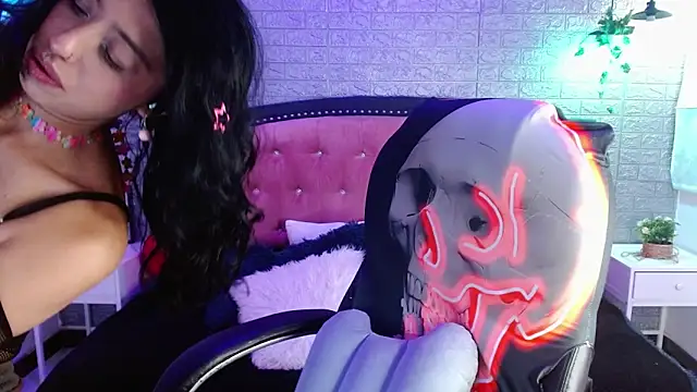 REDHOTTER  online show from March 5, 2026, 7:43 pm