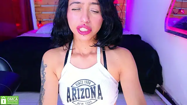 REDHOTTER  online show from May 5, 2026, 7:55 pm