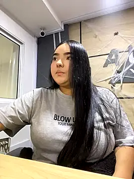 Snapshot of little_lissiee chatting on October 12, 2025, 3:00 pm little lissiee online show from October 12, 2025, 3:00 pm