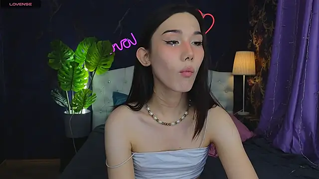 Snapshot of Kaia_Sunshine_Mia chatting on December 4, 2024, 4:27 pm Kaia Sunshine Mia online show from December 4, 2024, 4:27 pm