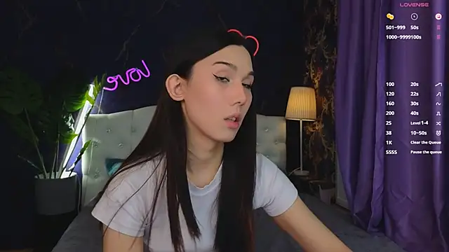 Snapshot of Kaia_Sunshine_Mia chatting on February 8, 2025, 3:00 pm Kaia Sunshine Mia online show from February 8, 2025, 3:00 pm