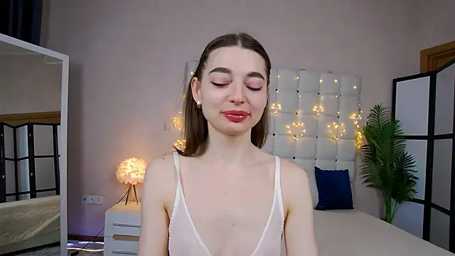NicoleRosss online show from January 7, 2025, 8:24 am