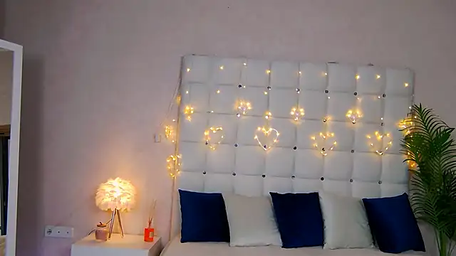 NicoleRosss online show from January 15, 2025, 3:39 pm