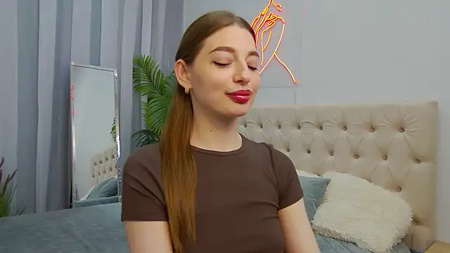 NicoleRosss online show from May 16, 2026, 1:21 pm