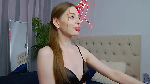 NicoleRosss online show from May 17, 2026, 1:18 pm