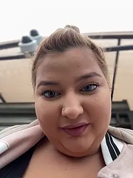 Snapshot of AllysonK chatting on December 11, 2024, 9:19 am AllysonK online show from December 11, 2024, 9:19 am