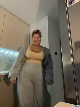 Snapshot of AllysonK chatting on December 20, 2024, 12:05 pm AllysonK online show from December 20, 2024, 12:05 pm