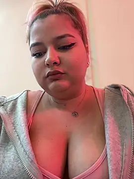 Snapshot of AllysonK chatting on December 21, 2024, 12:16 pm AllysonK online show from December 21, 2024, 12:16 pm