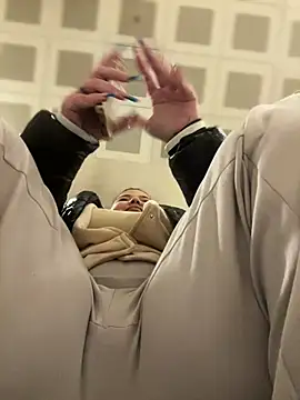 Snapshot of AllysonK chatting on December 26, 2024, 12:27 pm AllysonK online show from December 26, 2024, 12:27 pm