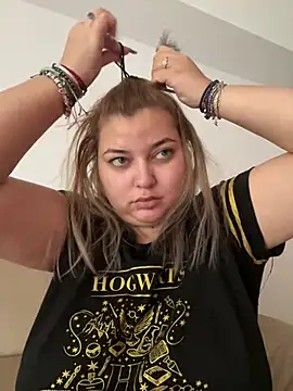 Snapshot of AllysonK chatting on December 31, 2024, 10:04 am AllysonK online show from December 31, 2024, 10:04 am