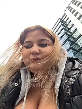 Snapshot of AllysonK chatting on January 7, 2025, 12:09 pm AllysonK online show from January 7, 2025, 12:09 pm