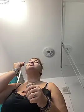 Snapshot of AllysonK chatting on January 8, 2025, 9:32 am AllysonK online show from January 8, 2025, 9:32 am