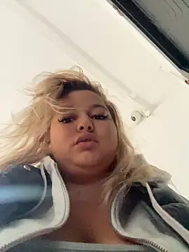 Snapshot of AllysonK chatting on February 4, 2025, 9:49 am AllysonK online show from February 4, 2025, 9:49 am