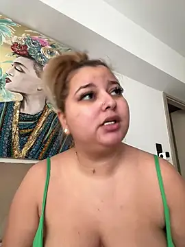 Snapshot of AllysonK chatting on February 7, 2025, 1:32 pm AllysonK online show from February 7, 2025, 1:32 pm