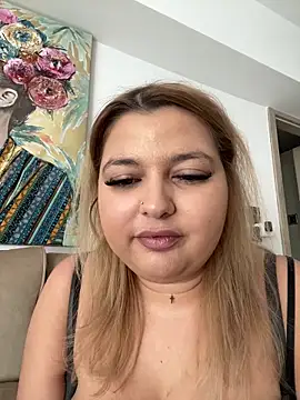 Snapshot of AllysonK chatting on February 11, 2025, 12:27 pm AllysonK online show from February 11, 2025, 12:27 pm