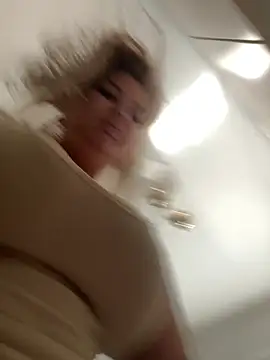 Snapshot of AllysonK chatting on February 20, 2025, 8:39 am AllysonK online show from February 20, 2025, 8:39 am