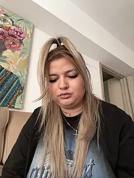 Snapshot of AllysonK chatting on February 22, 2025, 1:57 pm AllysonK online show from February 22, 2025, 1:57 pm