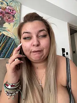 Snapshot of AllysonK chatting on March 6, 2025, 12:41 pm AllysonK online show from March 6, 2025, 12:41 pm