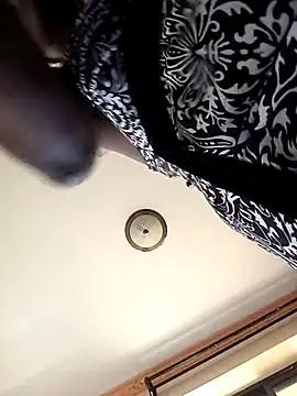 Snapshot of zainabsmile chatting on September 22, 2025, 9:11 am zainabsmile online show from September 22, 2025, 9:11 am