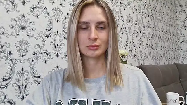 Snapshot of Jessie_August chatting on October 8, 2025, 2:04 pm Jessie August online show from October 8, 2025, 2:04 pm