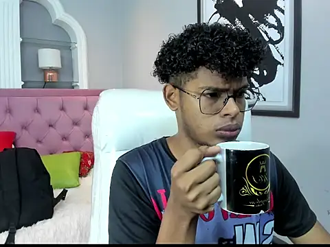 boylittle19cm online show from September 30, 2025, 12:21 pm