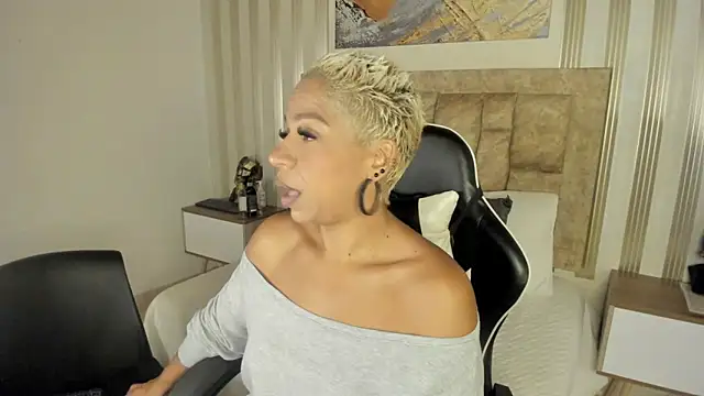 summer night  online show from December 4, 2025, 10:57 am