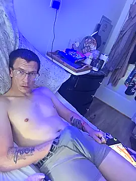 Snapshot of Hatchetwound6969 chatting on February 1, 2026, 5:11 pm Hatchetwound6969 online show from February 1, 2026, 5:11 pm