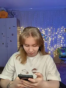 D0nna  online show from February 14, 2026, 8:16 pm