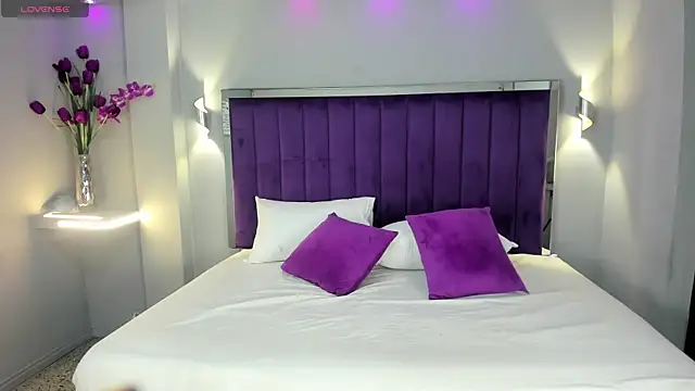 LindsyCater online show from October 24, 2025, 12:01 pm