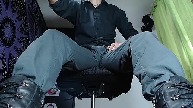 Snapshot of Dicaprioo_ chatting on December 5, 2024, 2:55 pm Dicaprioo online show from December 5, 2024, 2:55 pm