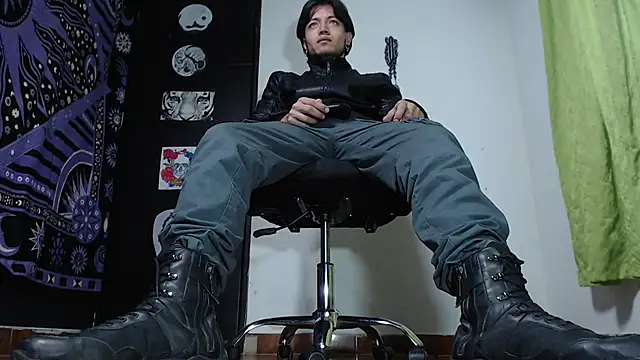 Snapshot of Dicaprioo_ chatting on December 5, 2024, 6:00 pm Dicaprioo online show from December 5, 2024, 6:00 pm