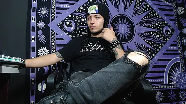 Snapshot of Dicaprioo_ chatting on January 11, 2025, 12:12 am Dicaprioo online show from January 11, 2025, 12:12 am