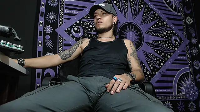 Snapshot of Dicaprioo_ chatting on February 5, 2025, 12:10 am Dicaprioo online show from February 5, 2025, 12:10 am