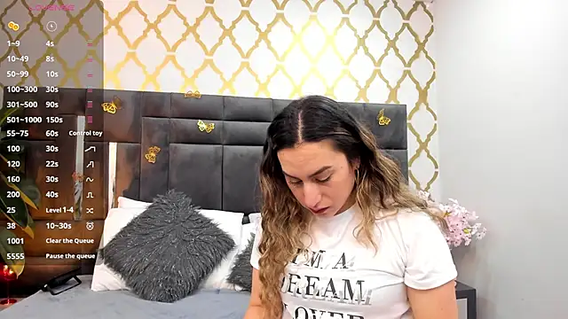 Snapshot of RubbyTaylor chatting on October 8, 2025, 1:53 pm RubbyTaylor online show from October 8, 2025, 1:53 pm