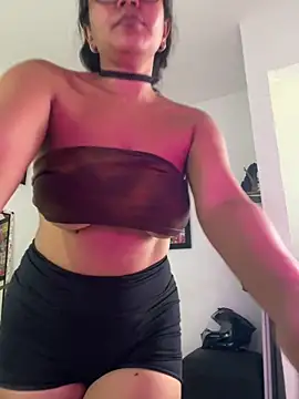 Snapshot of Rachell__420 chatting on October 23, 2025, 5:33 pm Rachell  420 online show from October 23, 2025, 5:33 pm