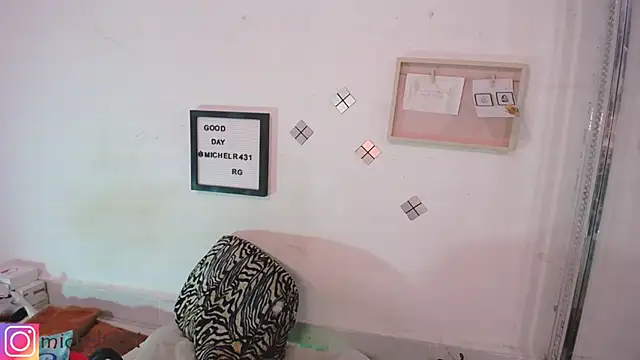 Snapshot of Mia__reys chatting on September 21, 2025, 1:13 pm Mia  reys online show from September 21, 2025, 1:13 pm