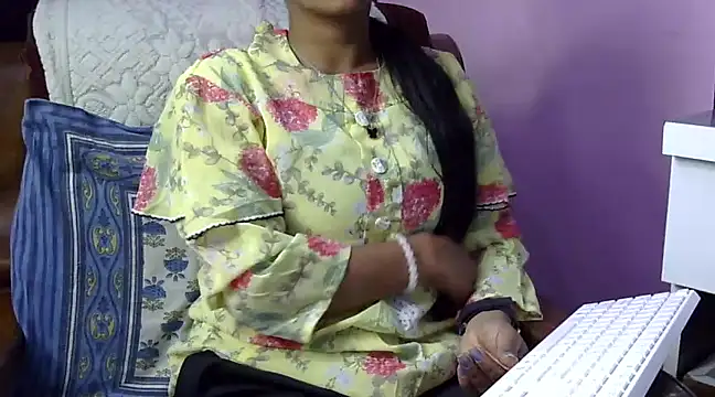 momo lov online show from December 9, 2024, 11:36 am
