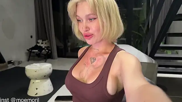 Snapshot of Golden_Aline chatting on March 17, 2026, 2:20 pm Golden Aline online show from March 17, 2026, 2:20 pm