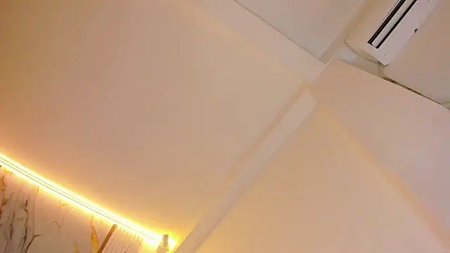 dahianthompson online show from November 6, 2025, 8:32 pm