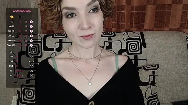 TinaWince online show from November 14, 2025, 4:55 am