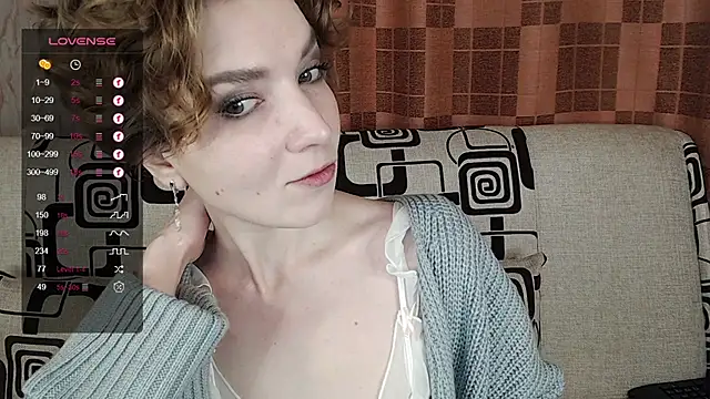 TinaWince online show from December 5, 2025, 4:43 am