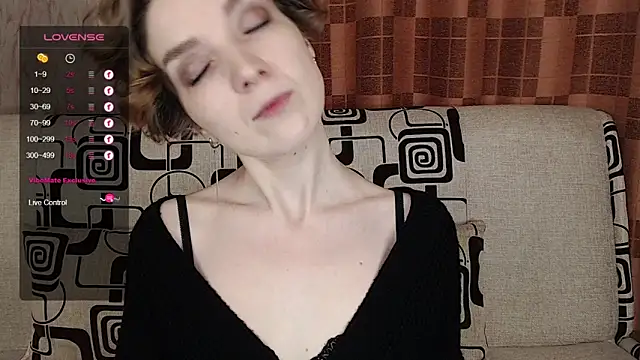 TinaWince online show from January 18, 2026, 4:49 am